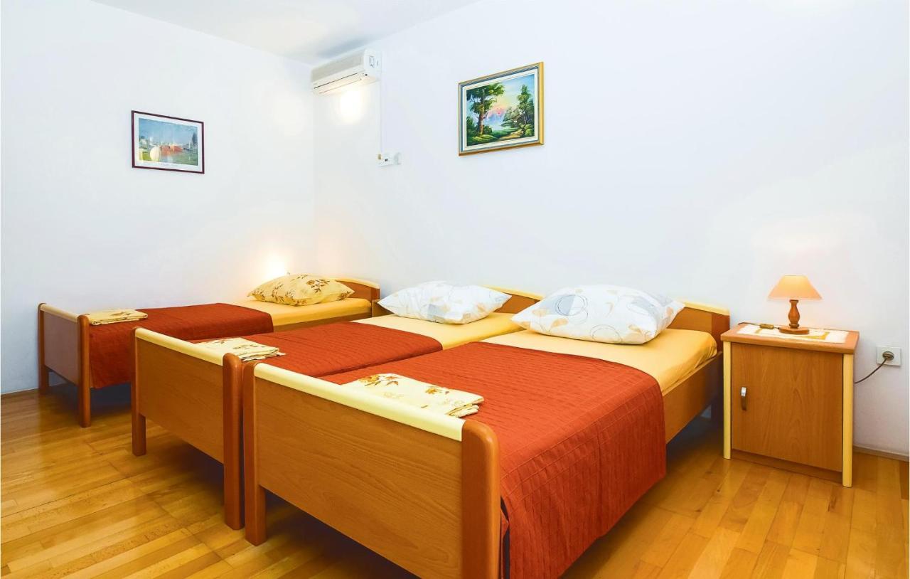 Lovely Apartment In Omis With Kitchenette Buitenkant foto
