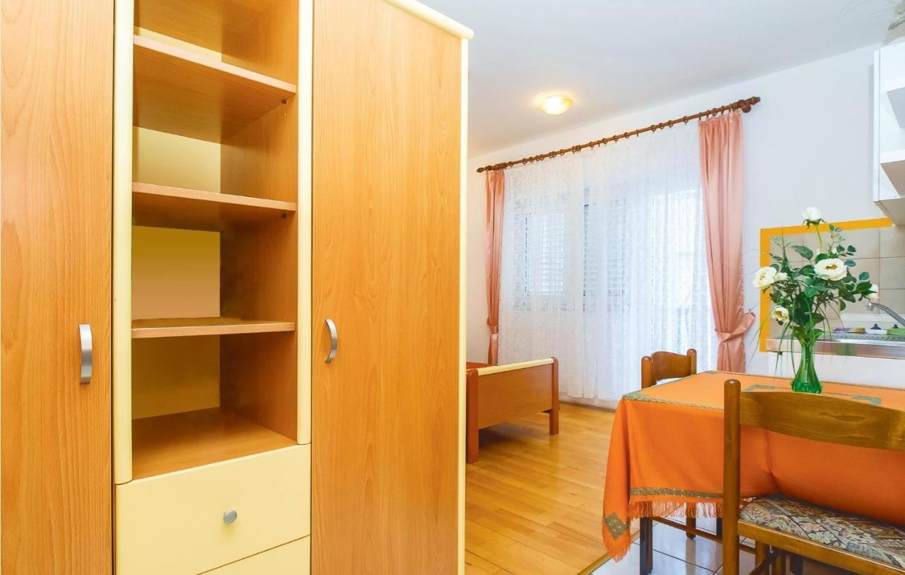Lovely Apartment In Omis With Kitchenette Buitenkant foto
